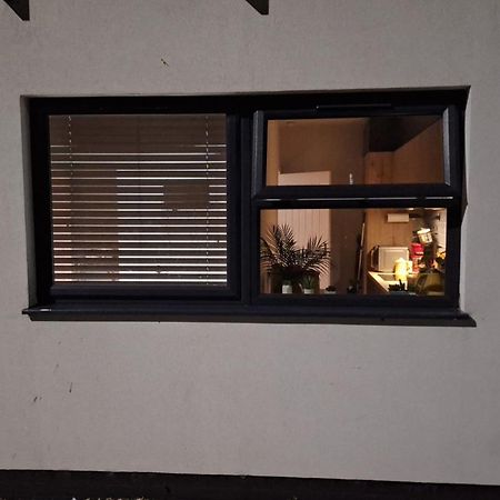 Budget Single Room Only For One Adult - Shared Flat Northolt  Exterior photo